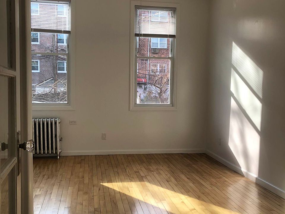 1st image of 26-04 Hoyt Ave S #1