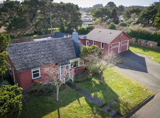 685 10th St SW, Bandon, OR 97411