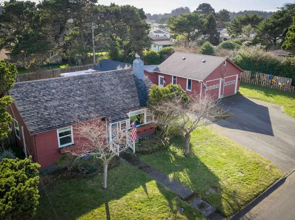 685 10th St SW, Bandon, OR 97411