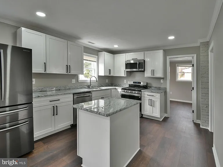 10 Bayou Ave #TOP FLOOR — Photo 9