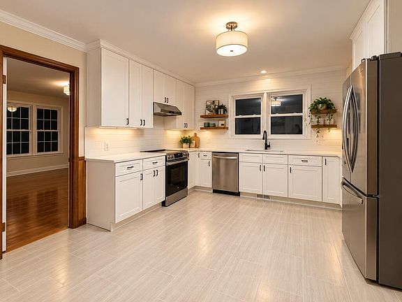 3rd image of 101 Sheldon Ave