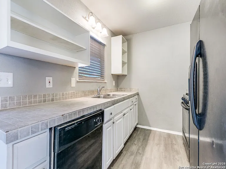 5830 Castle Yard — Photo 14