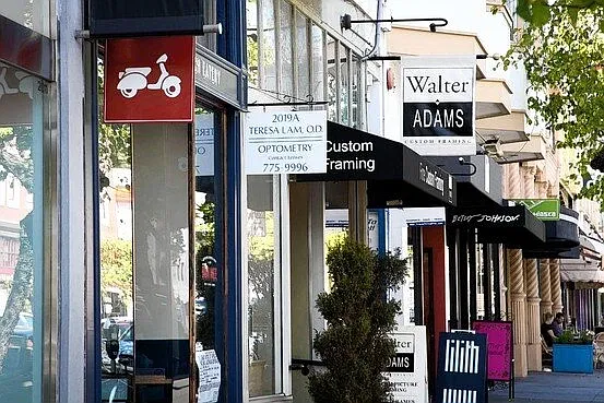 In Pacific Heights, the unit is in the heart of the vibrant Fillmore Shopping District. Japan Town is just a few blocks away. Several public transportation lines are easily accessible.