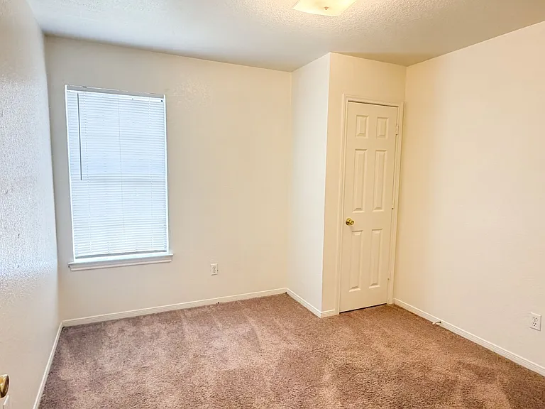 3802 Hitchrock Dr — Photo 9
