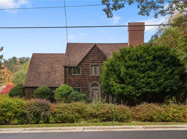 24 Park Rd W, Castile, NY 14427