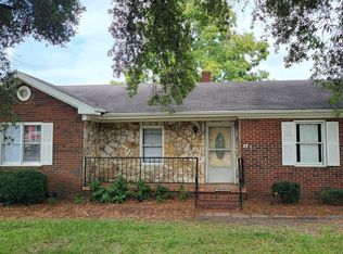 414 W 3rd St, Pembroke, NC 28372