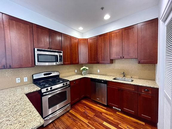 Modern kitchen with lots of cabinets!!