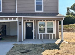 865 SE Hackberry Dr, Topeka, KS 66607