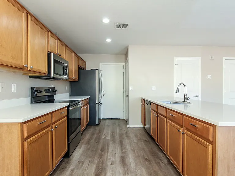5804 S 10th Dr — Photo 7