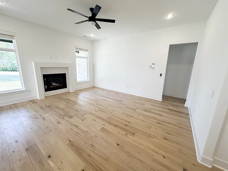 1751 W Holly St — Photo 5