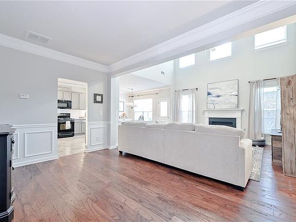 5th image of 457 Mountain View Ln