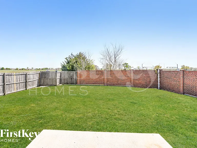 716 Austin Ln — Photo 14