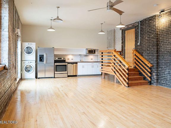 5th image of 222 N Central St #209
