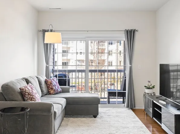 424 John Mahar Hwy Unit 202, Braintree, MA 02184