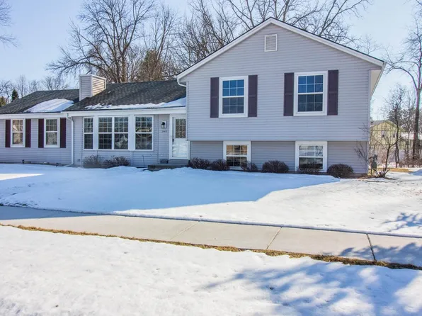 2087 Lake View DRIVE, Hartford, WI 53027