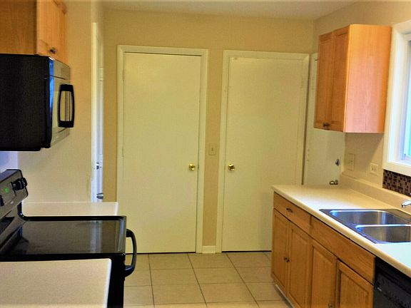 4th image of 10606 Phillip Dr