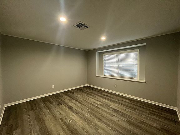 4th image of 407 Ash St