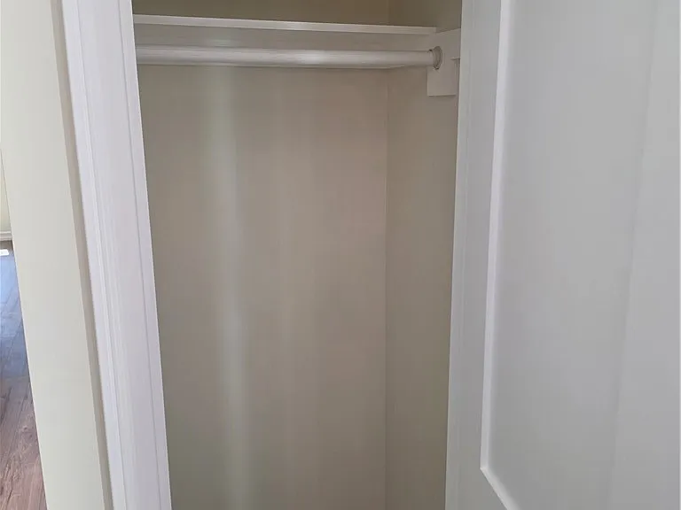 10849 N Swinton Ave — Photo 7