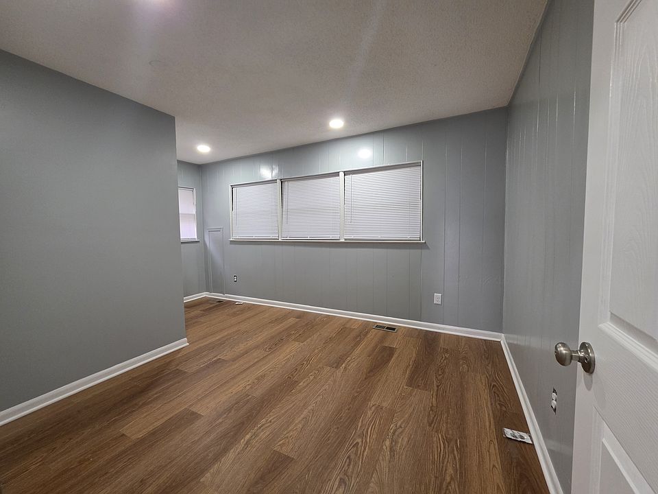 17355 Meyers Rd, photo 11