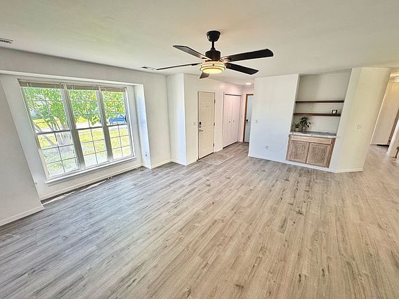 3rd image of 1011 Quincy Dr