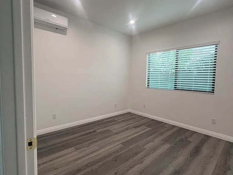 504 E Newmark Ave #A — Photo 11