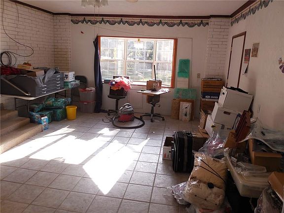 5th image of 2832 Simmons Cir