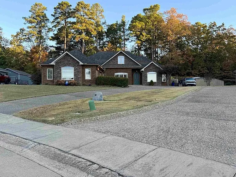 256 Mapleleaf Cir — Photo 1