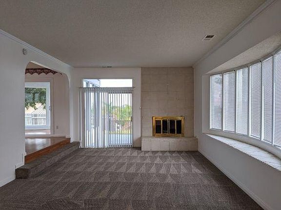 4th image of 233 Frank Ct