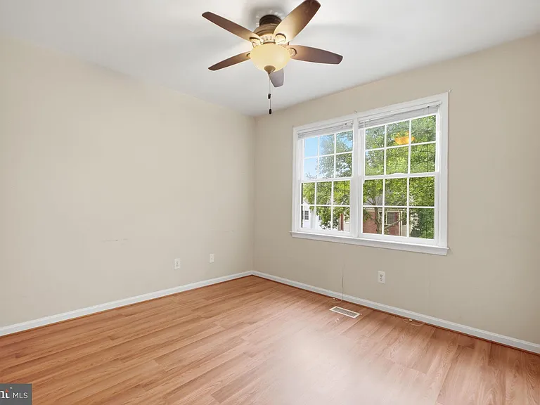 8715 Delcris Dr — Photo 27
