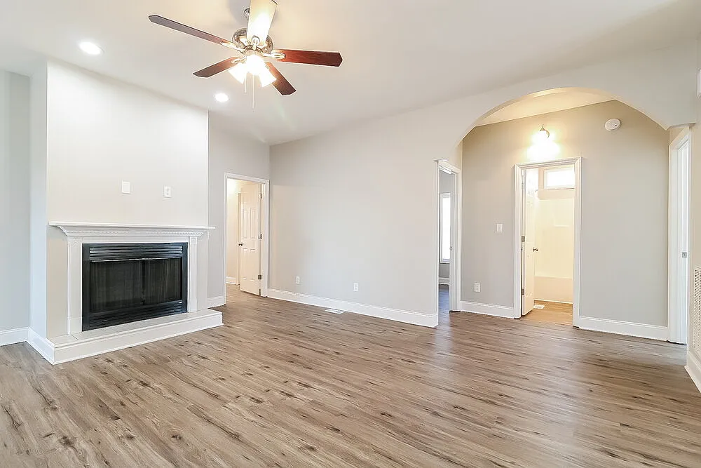 3 bed, 2.0 bath, 1483 sqft, $2,670 — Photo 4