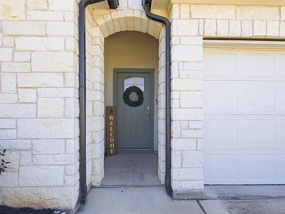 2nd image of 801 Cade Cv