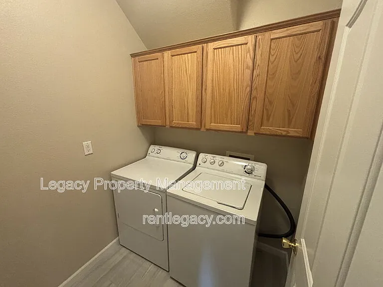 108 Esplanade Cir — Photo 11