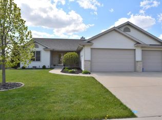 128 Mark Dr, Johnson Creek, WI 53038