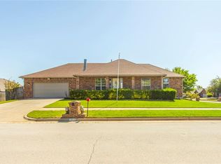 12529 SW 14th St, Yukon, OK 73099