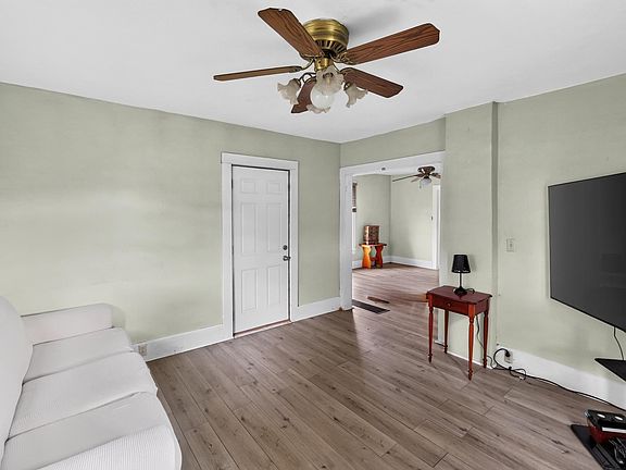 3rd image of 21270 Syler Rd