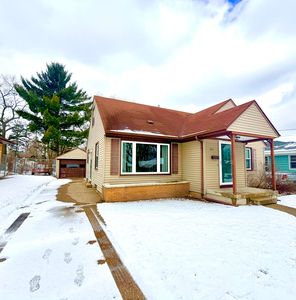 925 Burke Ave NE, Grand Rapids, MI, 49503