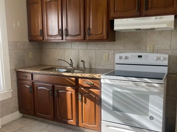 72 Nash Rd #1, New Bedford, MA 02746