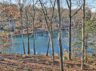 6 Maple Lake Rd, Bloomingdale, NJ 07403