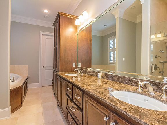 4th image of 217 Biltmore Way