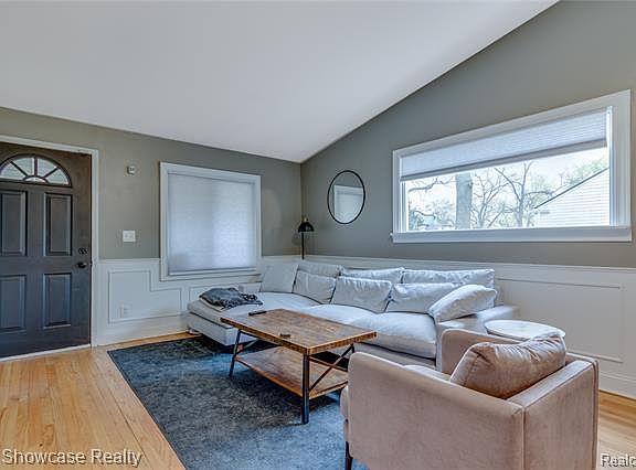 4th image of 21607 Roosevelt Ave