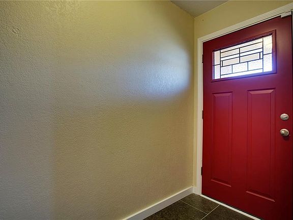 4th image of 1327 River Oaks Dr