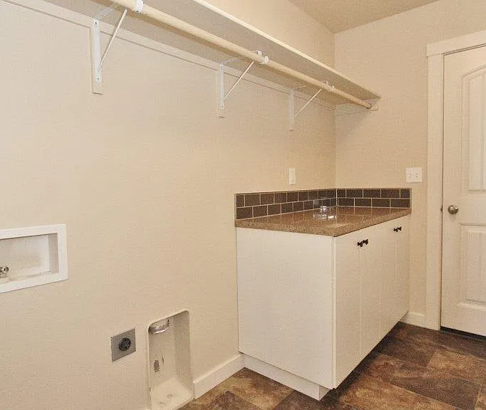 4044 Queen Anne Dr — Photo 21