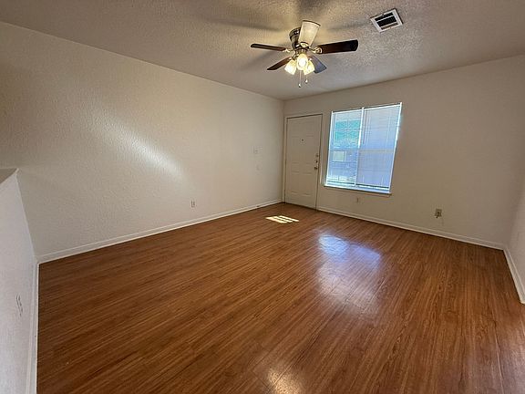 4th image of 1403 Dugger Cir APT C