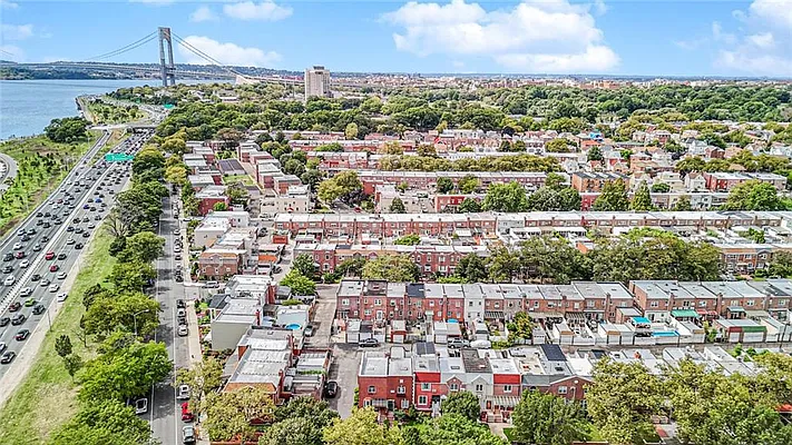 Sold by Remax Real Estate Professionals | media 29