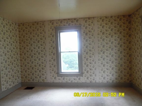 4th image of 302 N Walnut St