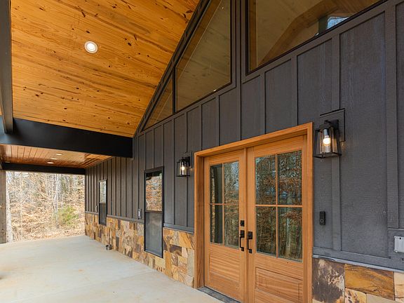 5th image of 2604 Lower East Valley Rd