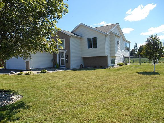 4th image of 402 Circle Ln