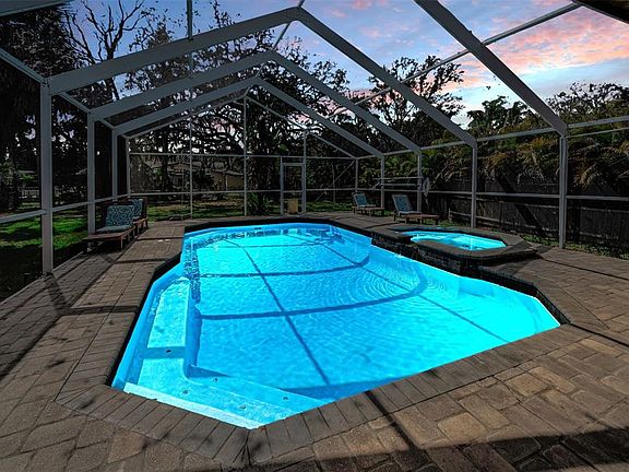 3rd image of 5038 Sunset Blvd