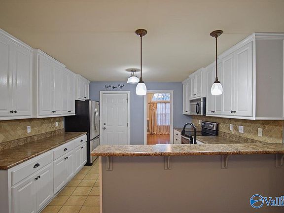 4th image of 104 Peach Grove Ln