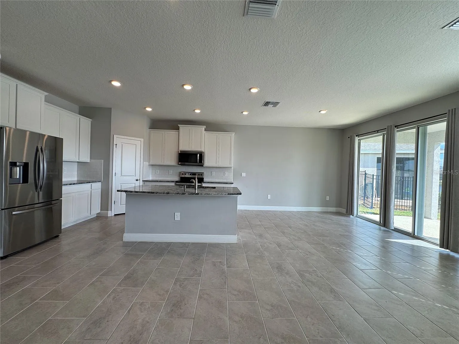 4 bed, 2756 sqft, $3,300 — Photo 4